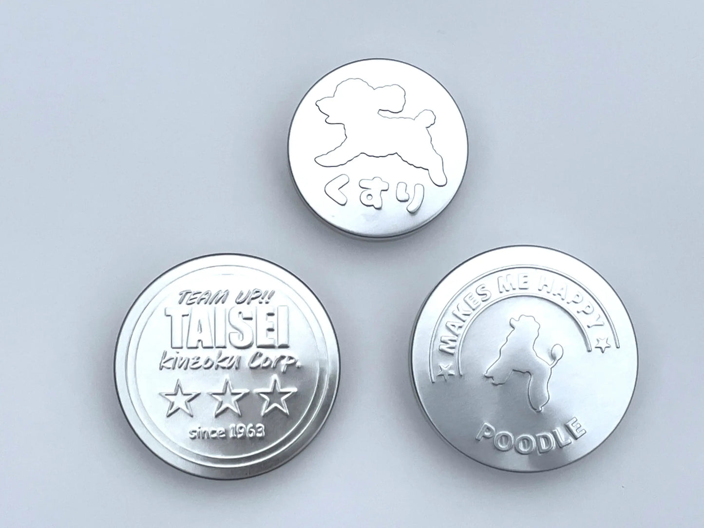 [カスタム]オリジナル刻印（エンボス）のアルミ丸缶 直径62mm×高さ27㎜ - 収納グッズ