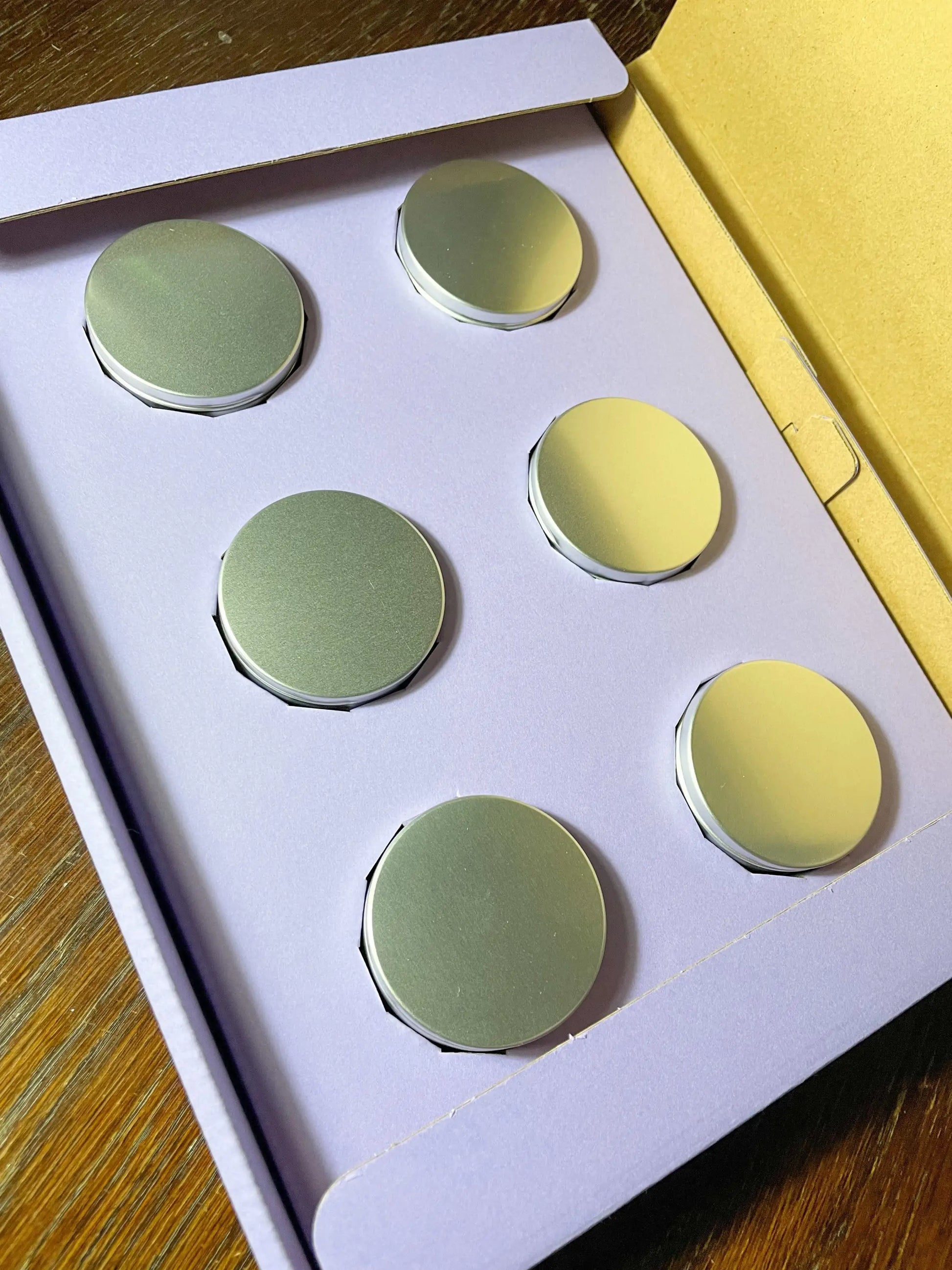 [カスタム]オリジナル刻印（エンボス）のアルミ丸缶 直径62mm×高さ27㎜ - 収納グッズ