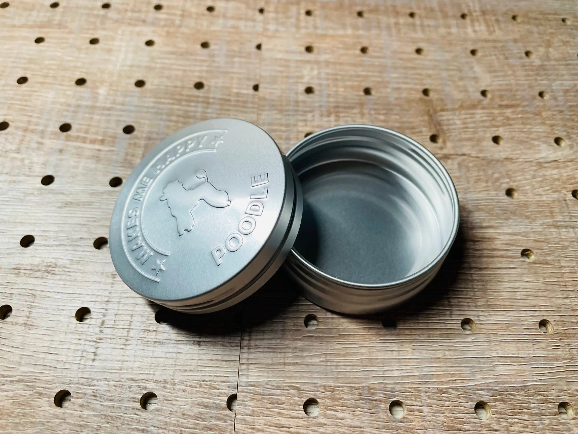 [カスタム]オリジナル刻印（エンボス）のアルミ丸缶 直径62mm×高さ27㎜ - 収納グッズ